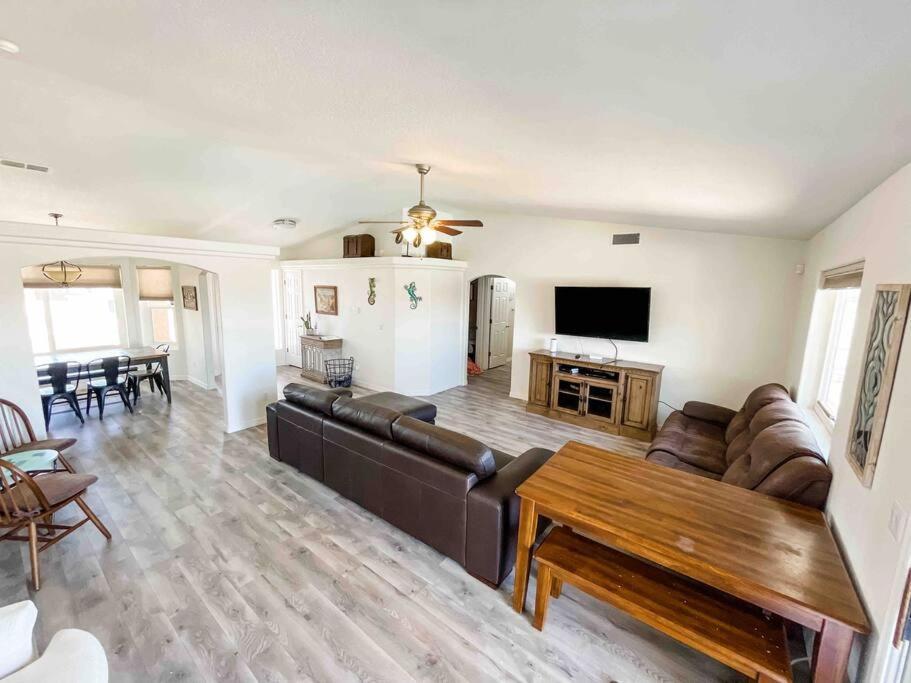 Private View On The Lake Side Of 95! Sleeps 16 Lake Havasu City Eksteriør billede