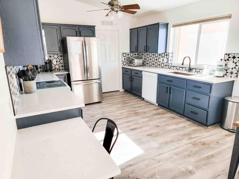 Private View On The Lake Side Of 95! Sleeps 16 Lake Havasu City Eksteriør billede